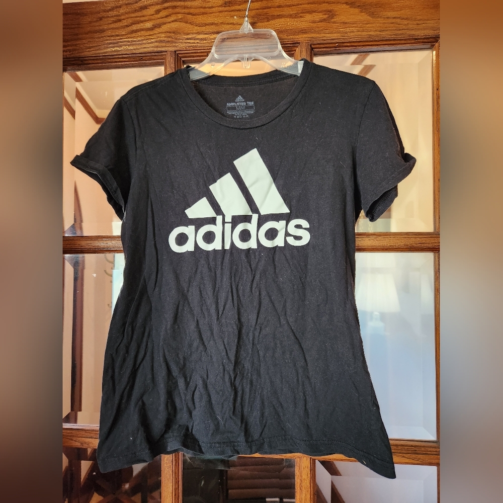 🏖Adidas Black T-Shirt